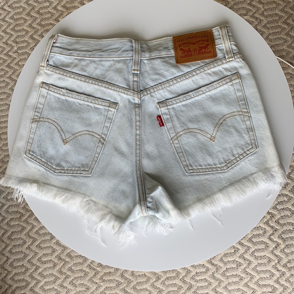 Levi’s wedgie fit shorts 24